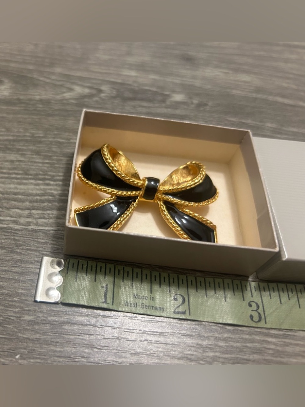 AVON Antique Broach. New - Picture 4 of 4